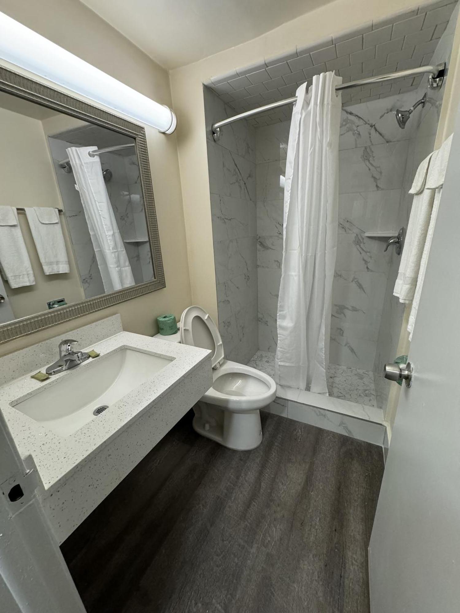 James River Inn & Suites Newport News Ngoại thất bức ảnh