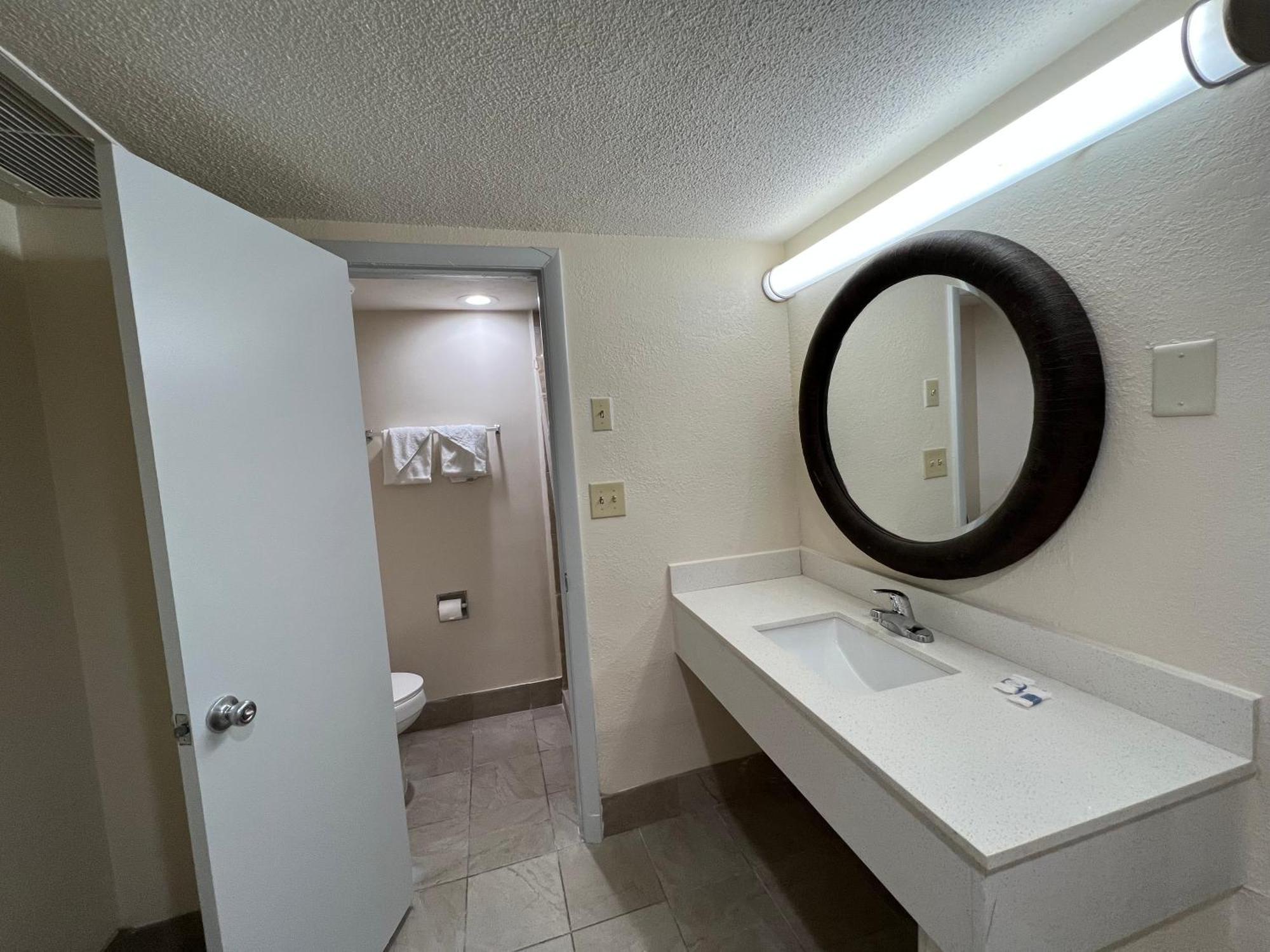 James River Inn & Suites Newport News Ngoại thất bức ảnh